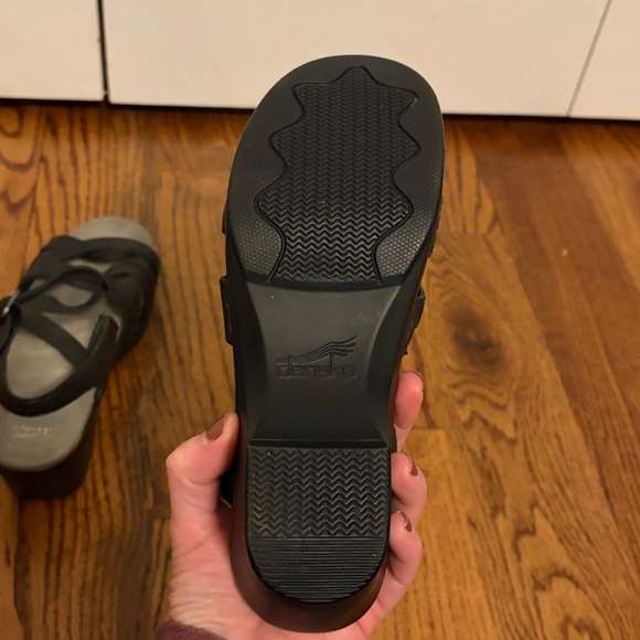 Dansko Women's Black Strappy Sandals Small Heel Comfort Leather size 37 - Picture 5 of 6